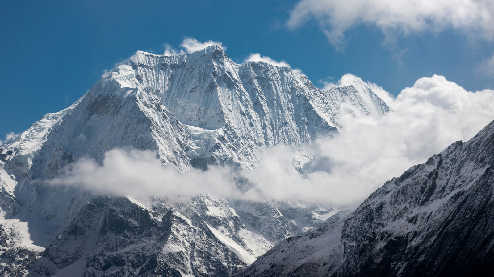 Manaslu Circuit Trek Cost for Indians 2026 | Budget & Permit Guide